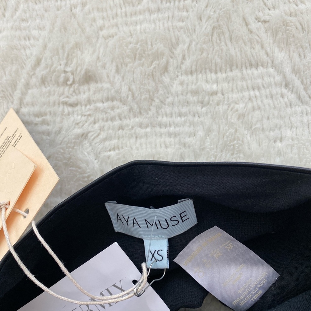 NWT AYA Muse faux leather Pisa cut out top - Picture 4 of 6